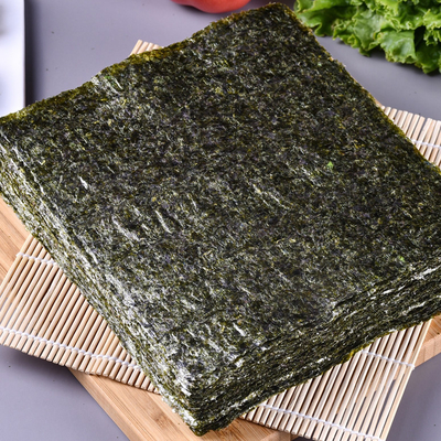 Szeroko dostępne uszczelnione próżniowo arkusze Sushi Nori Ciemnozielony kolor